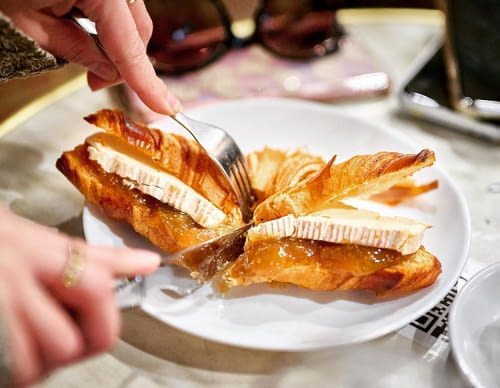 Croissant Show